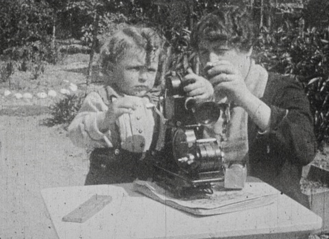 Saute-mouton dans la cour de récréation