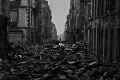 Escadre à Brest {revue 1937}, ruines de Brest 1945