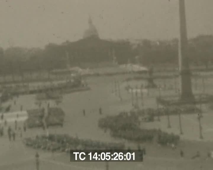 Défilés à Paris 1944 - 1945