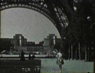Garçon malade à Paris, De Gaulle