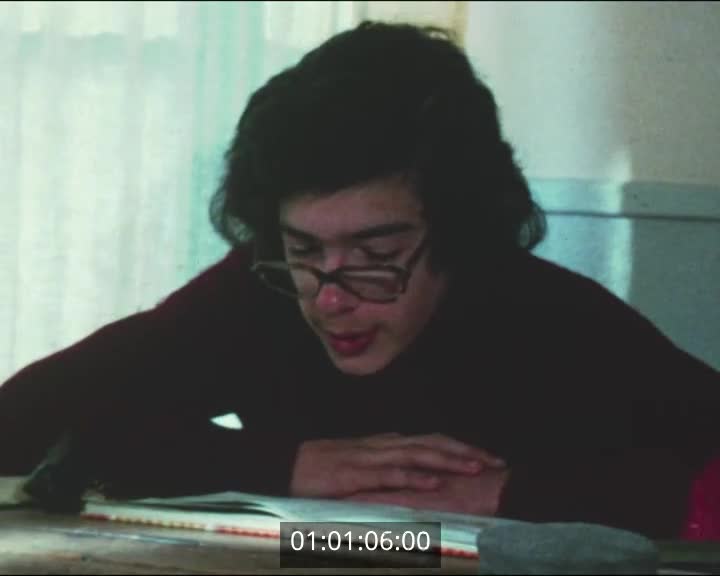 Films scolaires de Pont  l'Abbé - Les Carmes- 4ème A2 - Le Prof - Le travail bien fait mais la vue basse