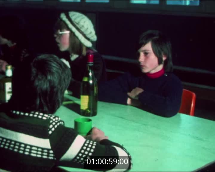 Films scolaires de Quimper - Collège Ste Thérèse - 5ème 02 - Repas