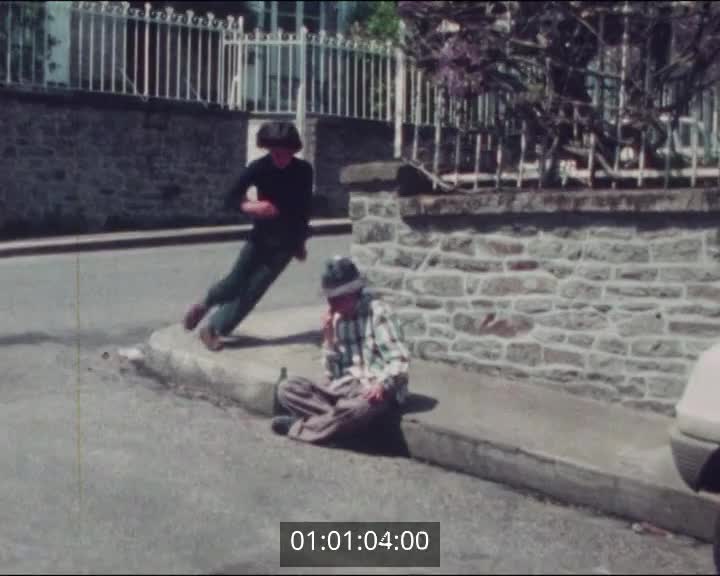 Films scolaires de Quimper - Collège St Mathieu - 5ème 1 - Je te tiens, tu me tiens par le portefeuille